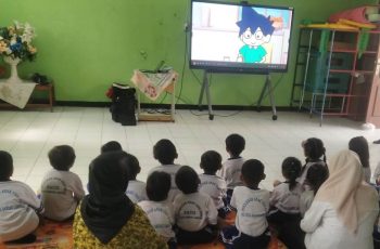 Edukasi Interaktif Yakult Dorong Siswa SKB Biasakan Hidup Sehat