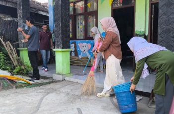 Jumat Bersih, SKB Bandar Lampung Perkuat Budaya Peduli Lingkungan dan Kenyamanan Belajar